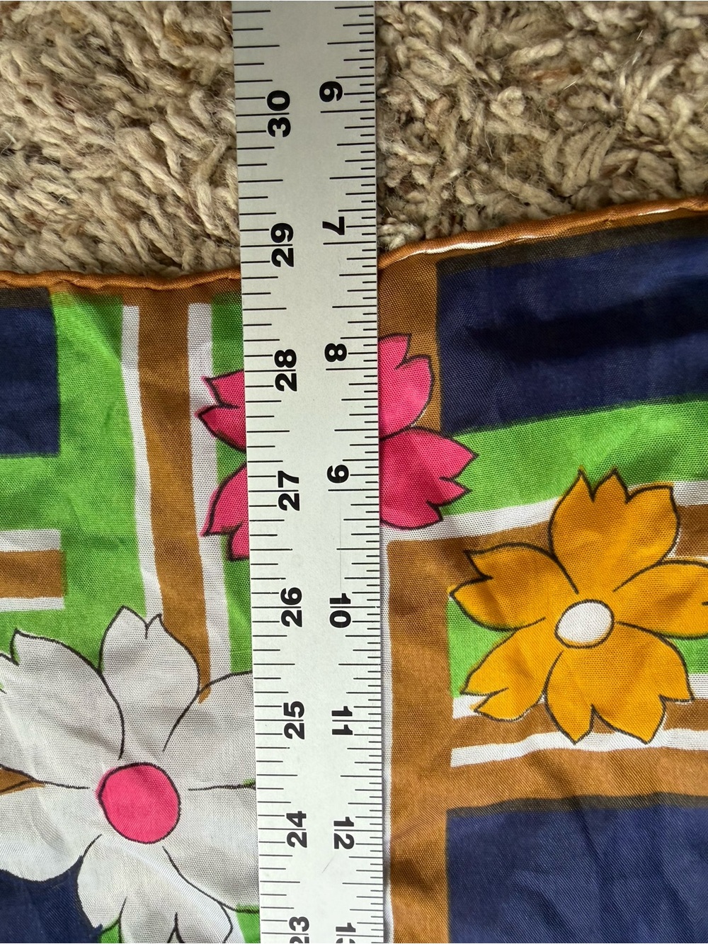 Vintage 70s -Mod Silk Scarf “Flower Power” Daisy Print -Hand Rolled - Picture 3 of 8